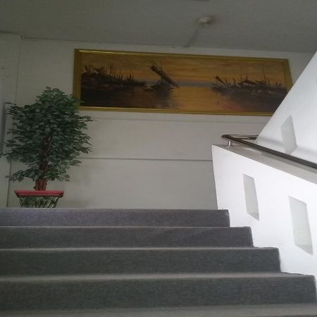 Queen City Hotel Banjarmasin Banjarmasin  Buitenkant foto