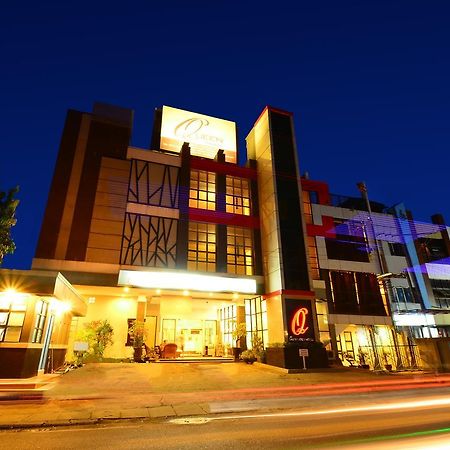 Queen City Hotel Banjarmasin Banjarmasin  Buitenkant foto