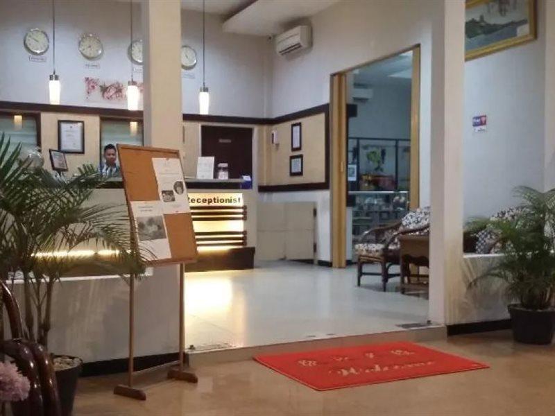 Queen City Hotel Banjarmasin Banjarmasin  Buitenkant foto