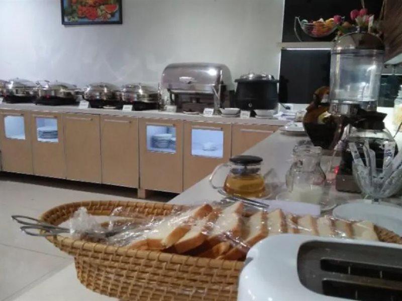 Queen City Hotel Banjarmasin Banjarmasin  Buitenkant foto
