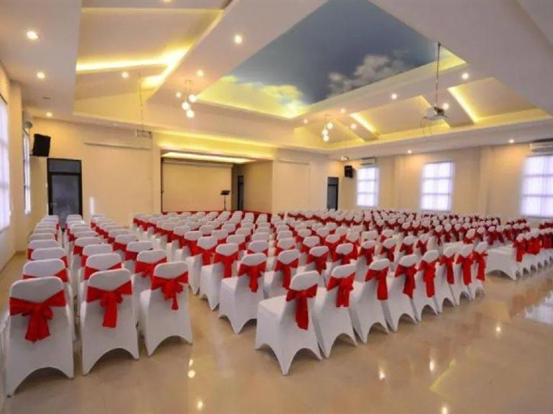 Queen City Hotel Banjarmasin Banjarmasin  Buitenkant foto
