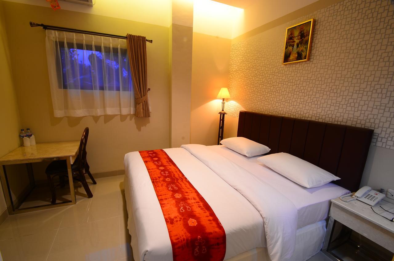 Queen City Hotel Banjarmasin Banjarmasin  Buitenkant foto
