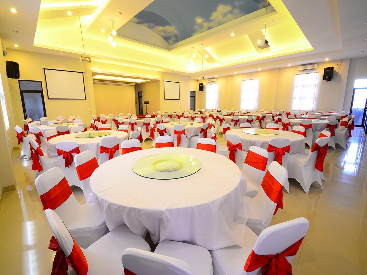 Queen City Hotel Banjarmasin Banjarmasin  Buitenkant foto