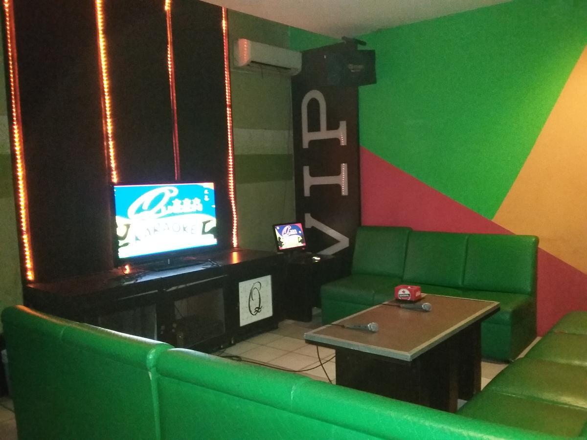 Queen City Hotel Banjarmasin Banjarmasin  Buitenkant foto