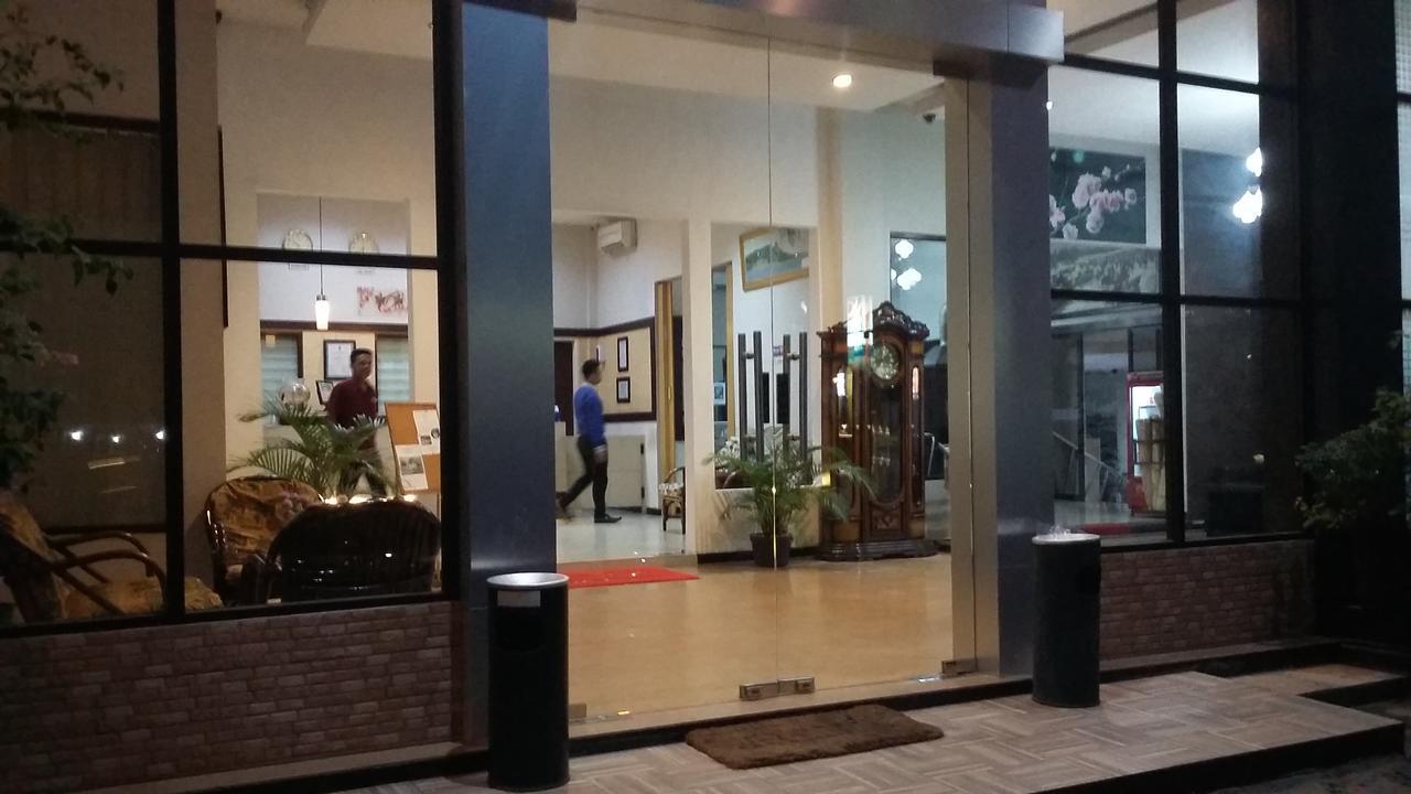 Queen City Hotel Banjarmasin Banjarmasin  Buitenkant foto