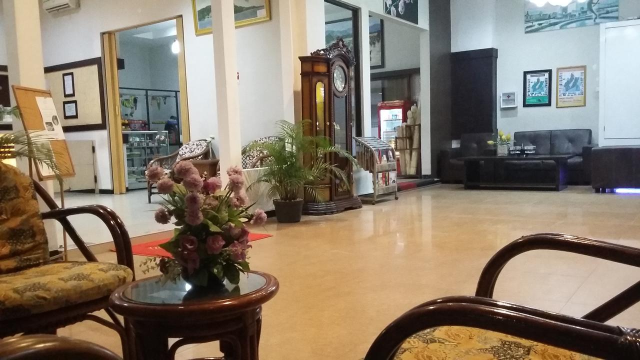 Queen City Hotel Banjarmasin Banjarmasin  Buitenkant foto