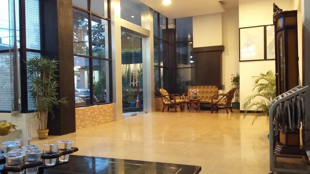 Queen City Hotel Banjarmasin Banjarmasin  Buitenkant foto