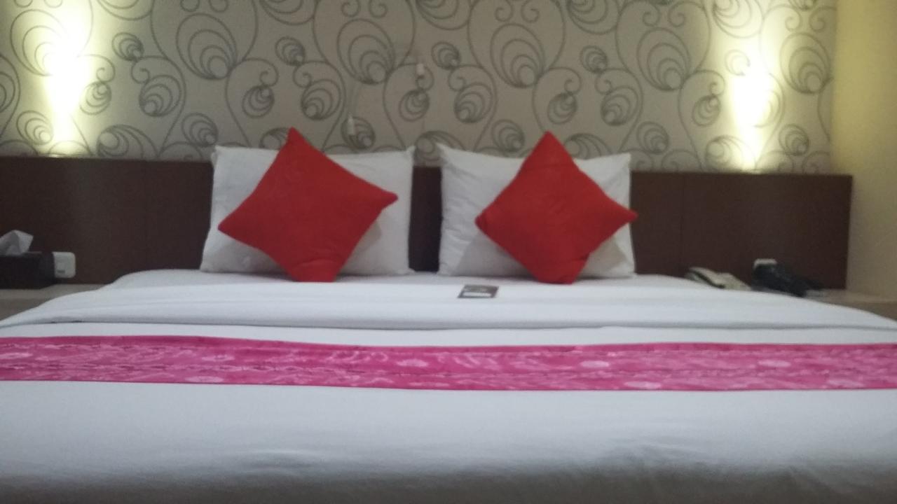 Queen City Hotel Banjarmasin Banjarmasin  Buitenkant foto